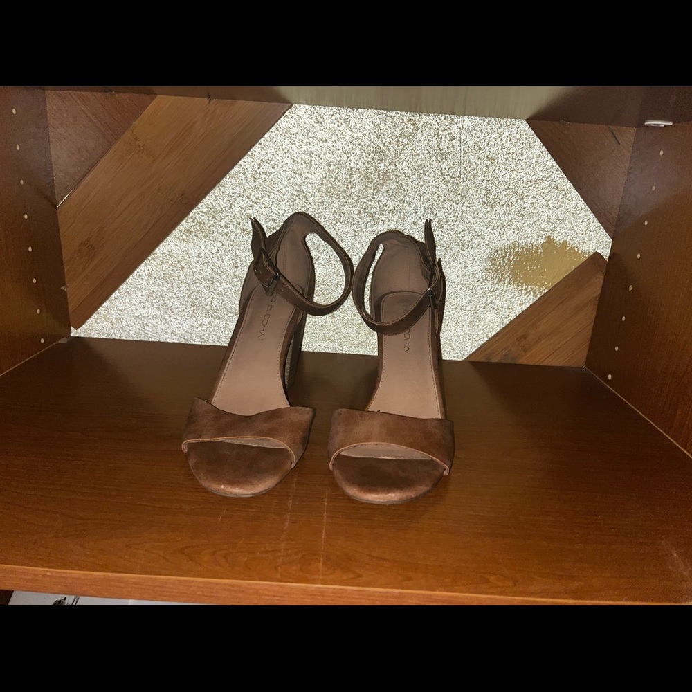 tan heels